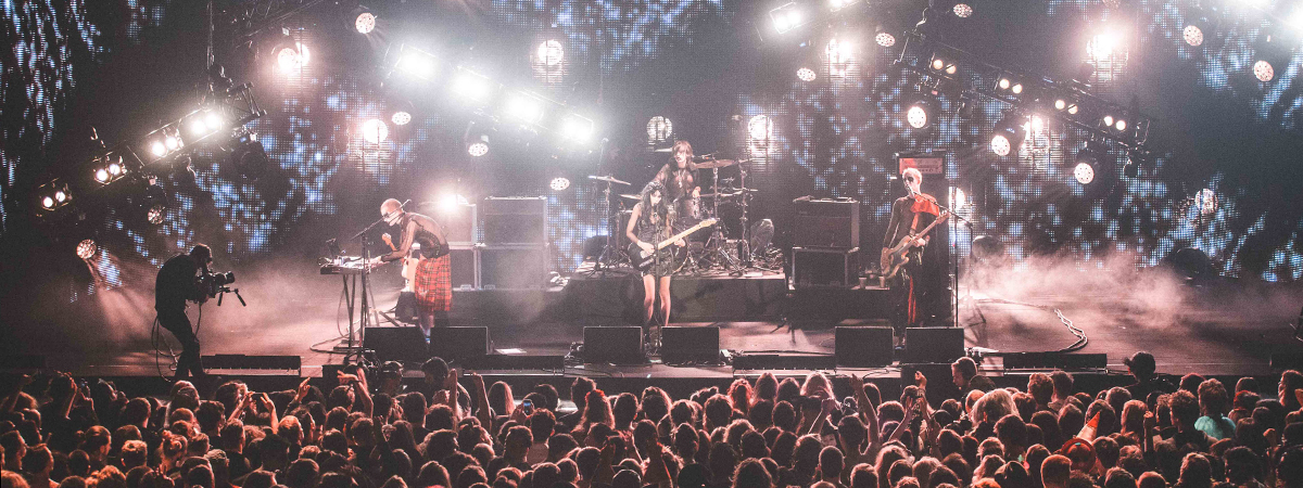 Vevo Halloween A gigantic screen pulled up with a 18 m wide system. Vevo Halloween A gigantic screen pulled up with a 18 m wide system.