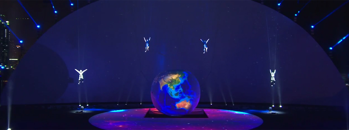 ShowTex installs a giant curved projection screen for WAG