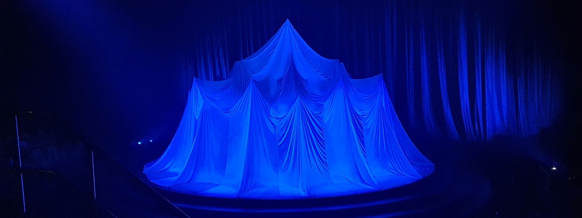 Large silk tent set piece gets pulled away by HiSpeed Reveal system