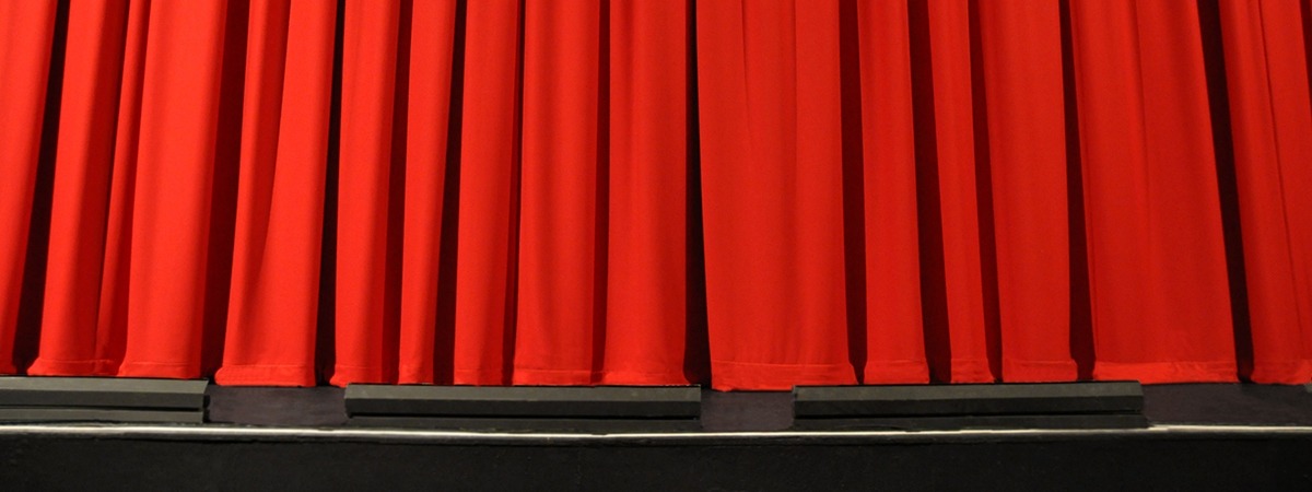 showtex为位于克罗伊登的ashcroft 剧院提供主要的幕布,沿幕和翼幕