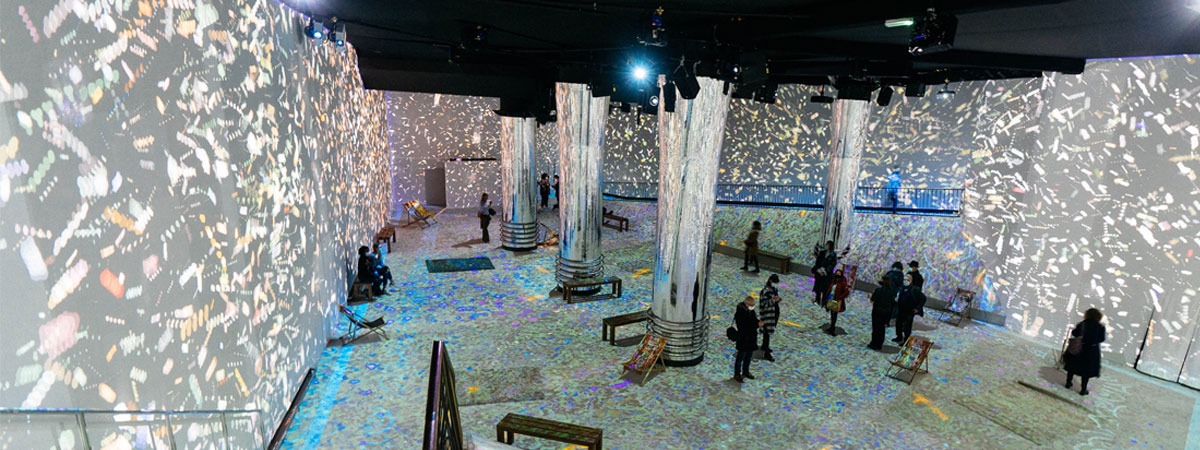 360 immersive projections of famous artworks in museums