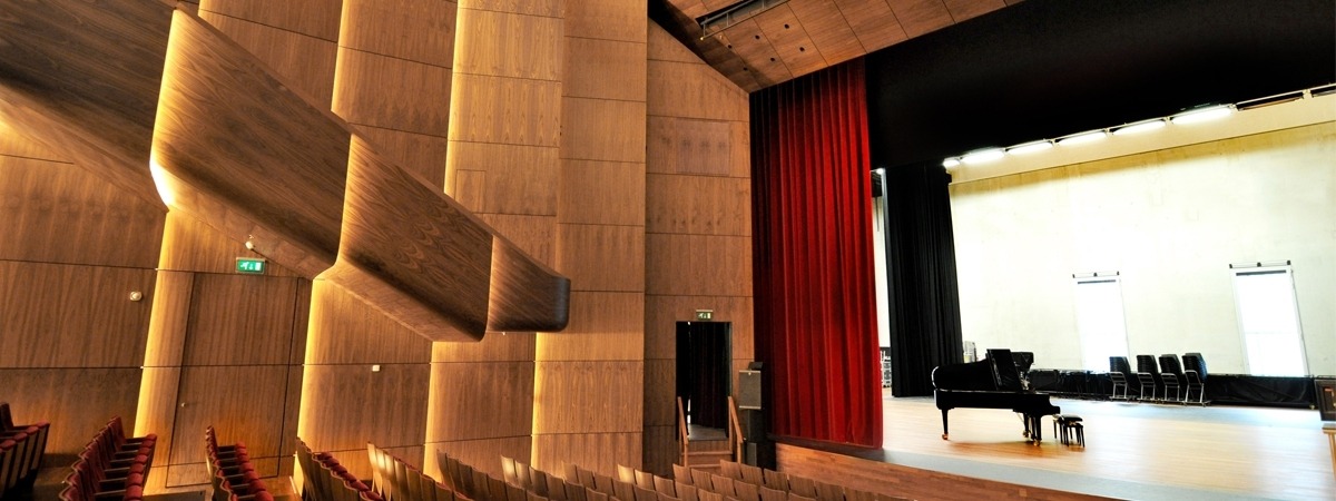 De Kom: Stage curtains & curtain tracks by ShowTex