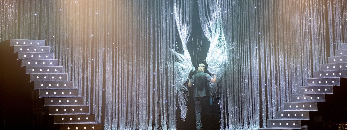 Golden and glitter fabrics add a glamourous touch on stage