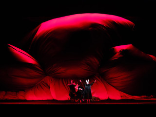 Kabuki drops velvet stage fabrics to switch the scene