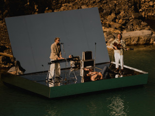 Reflective mirror foil videoclip set