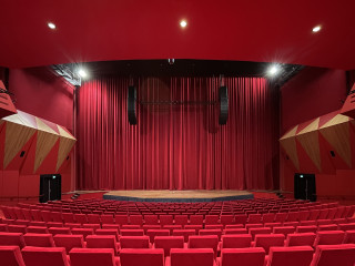 ShowTex red Velours Gaudi main curtain for Theater aan het Vrijthof