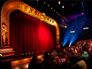 Showtex Velours Puccini, Cyclo 200, ShowLED Classic, RP Black for VTM Tegen De Sterren op