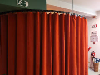 ShowTex Velours Helena CS and OrientTrack for Het Oude Badhuis in Antwerp