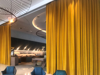 ShowTex Velours Helena CS on motorized curved ShowTrack for restaurant Aürt at the Hilton Hotel