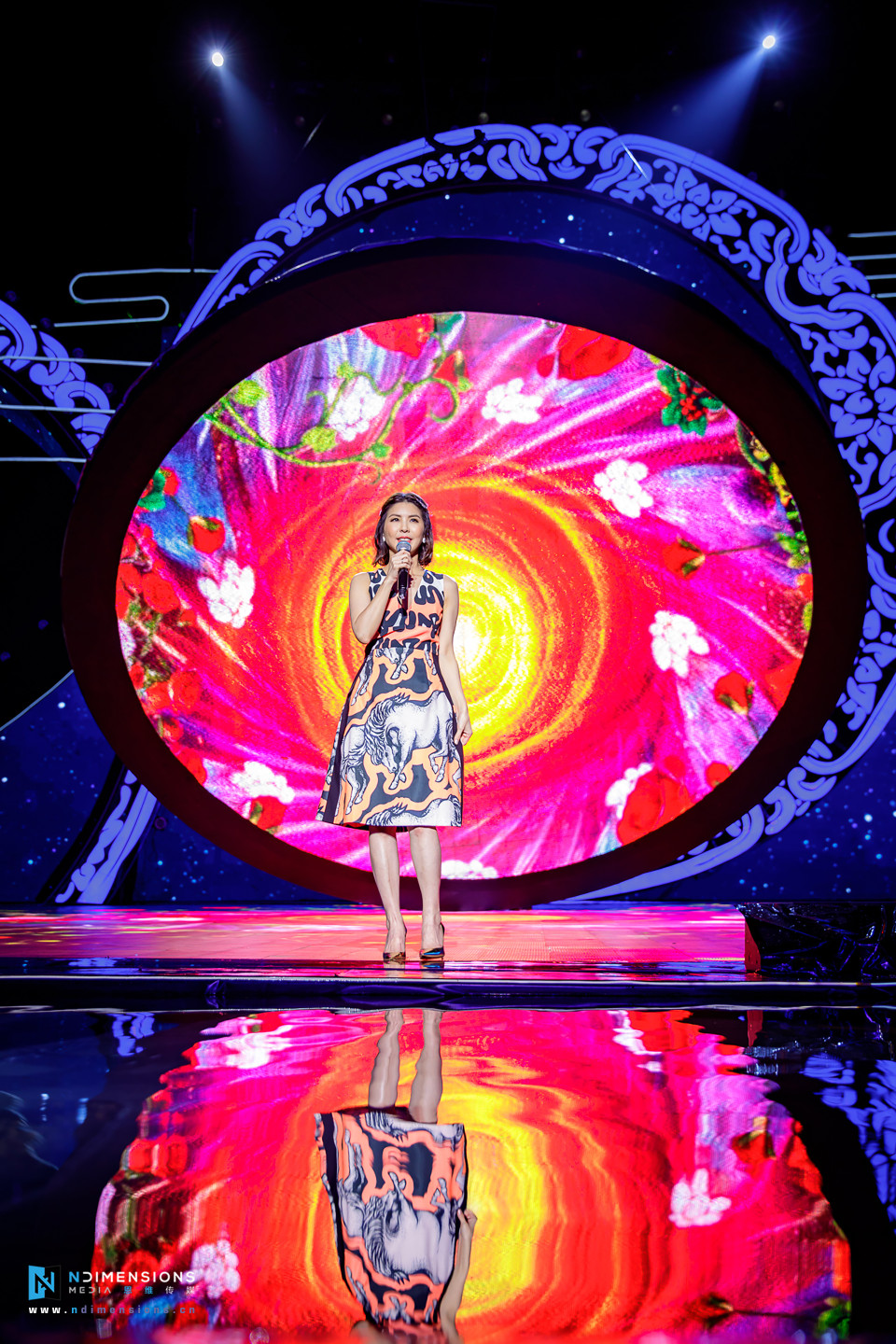 Circle-shaped GiantMirror by ShowTex for CCTV Chinese Valentine's Day 2017