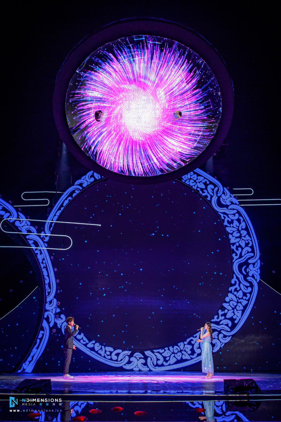 Circle-shaped GiantMirror by ShowTex for CCTV Chinese Valentine's Day 2017