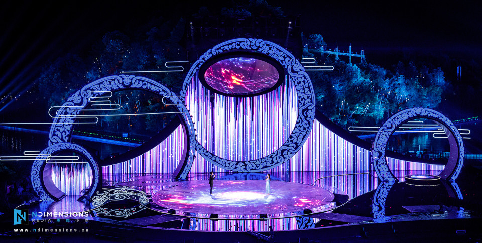 Circle-shaped GiantMirror by ShowTex for CCTV Chinese Valentine's Day 2017