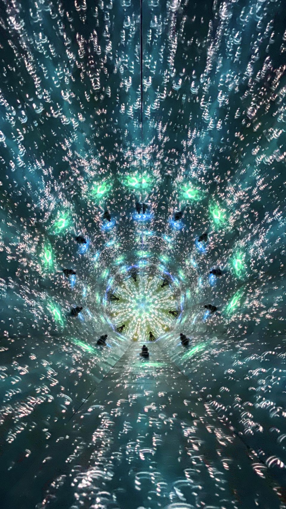 GiantMirror mirrorfoil kaleidoscope effect