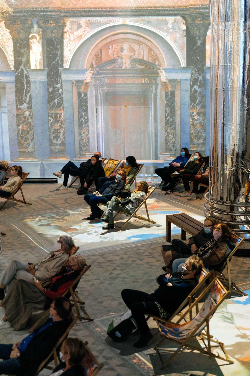360 immersive projections of famous artworks in museums