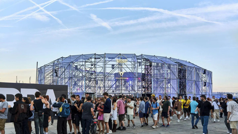 ShowTex CarréTulle CS for Primavera Sound's Boiler Room stage