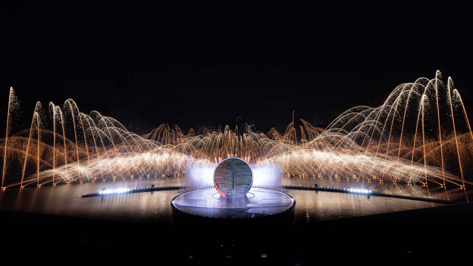 Custom coloured stretch fabrics mask the installation at the 50the UAE National Day