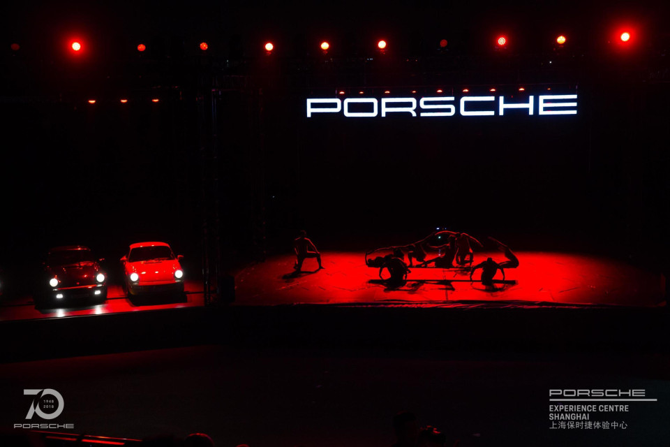 ShowTex RP Grey, Kabuki 50, ShowPipe for Porsche Experience Centre