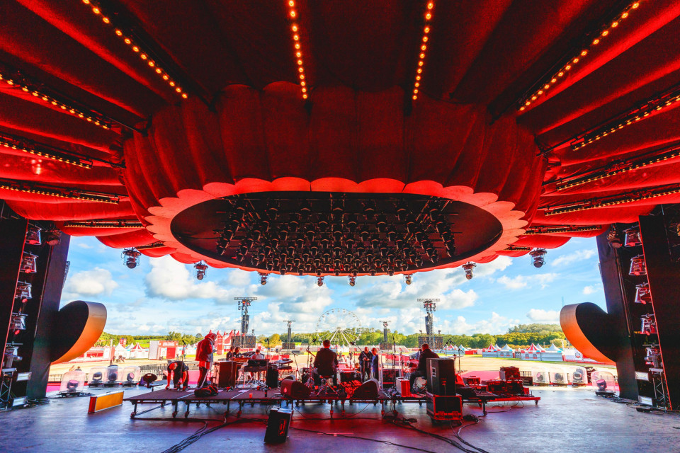 ShowTex DekoTaft, PolyStretch P8 CS Matt, EasyDrape for Flying Friends of Amstel Live