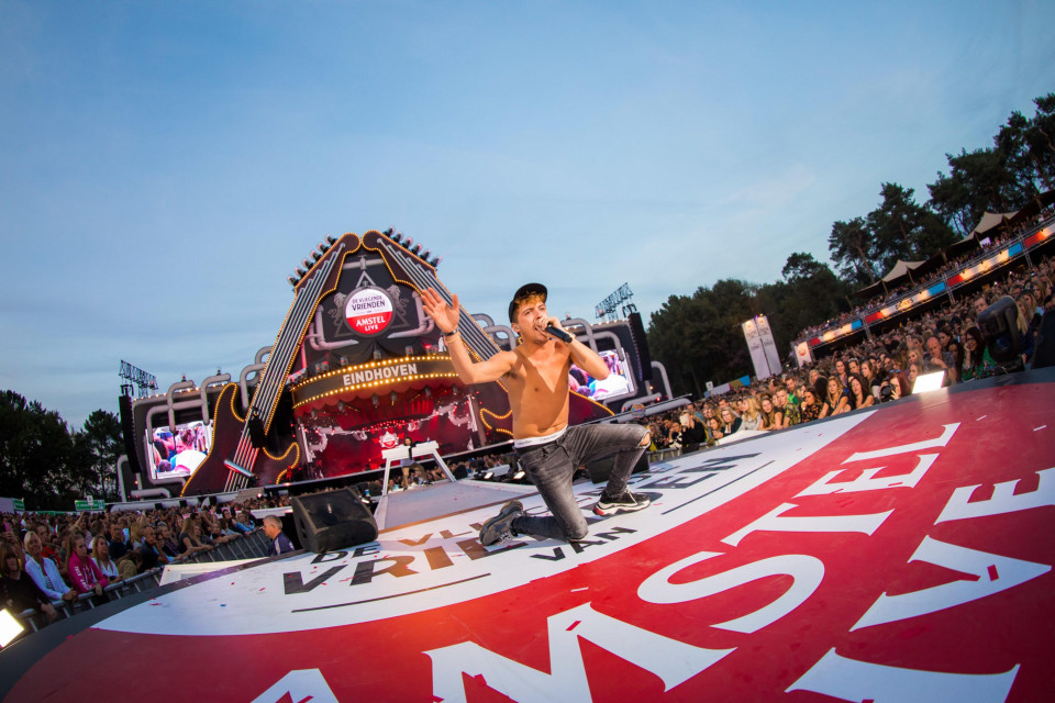 ShowTex DekoTaft, PolyStretch P8 CS Matt, EasyDrape for Flying Friends of Amstel Live