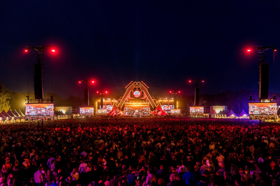 ShowTex DekoTaft, PolyStretch P8 CS Matt, EasyDrape for Flying Friends of Amstel Live