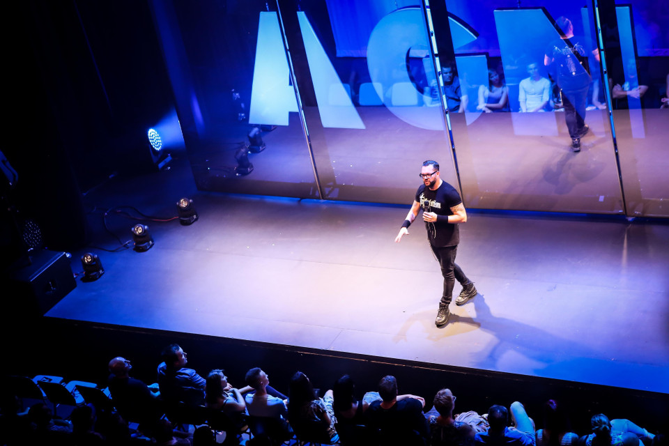 ShowTex GiantMirror for Alex Agnew