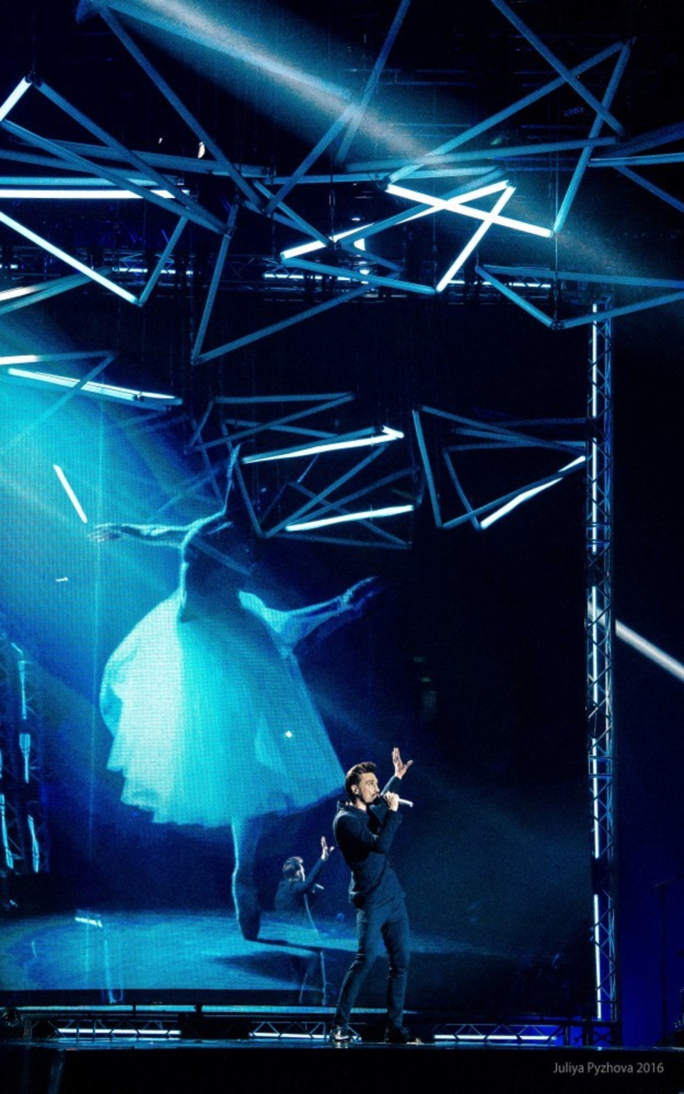 ShowTex PepperScrim, GobelinTulle, GiantMirror, ScreenFrame for Dima Bilan 35
