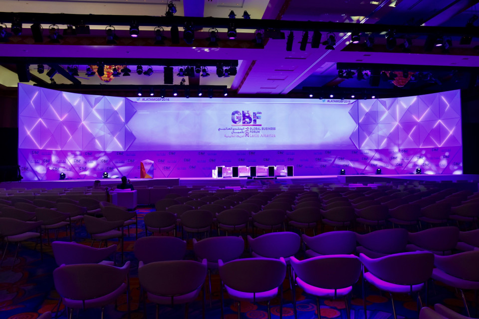ShowTex FP White, ScreenFrame for Global Business Forum Dubai