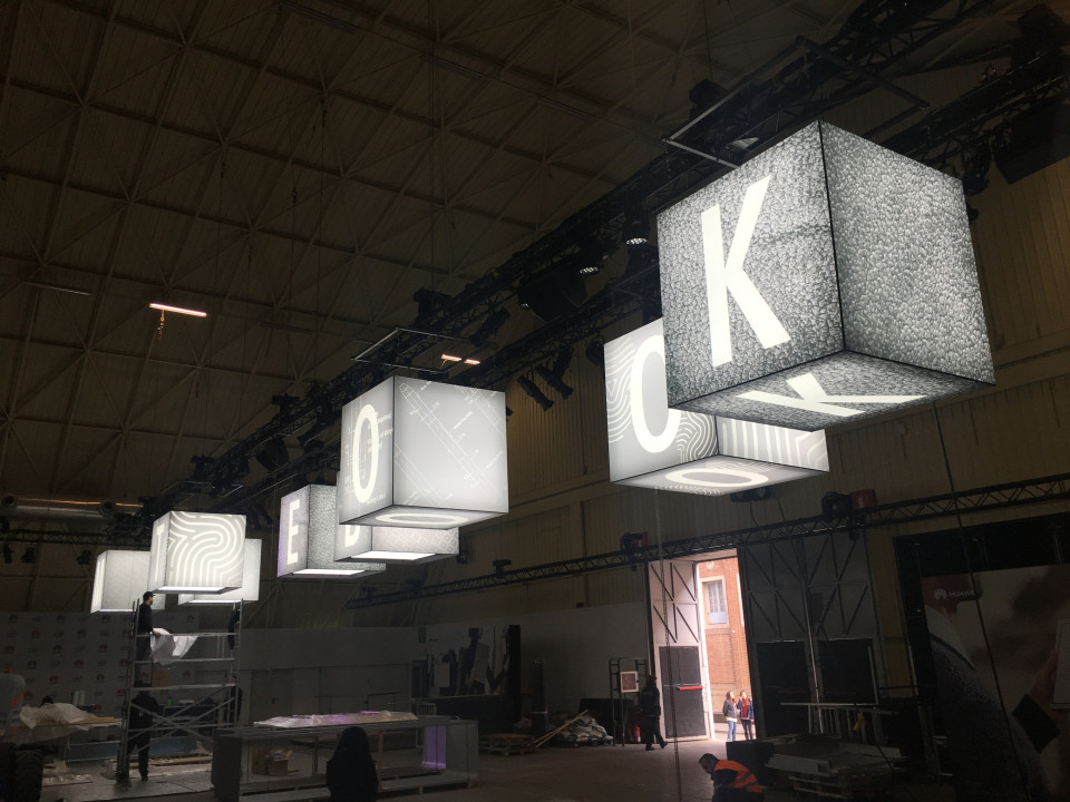 ShowTex Filled Cloth, HiSpeed RollUp, AV Drop, EasyDrape, Molton for Huawei Matebook launch