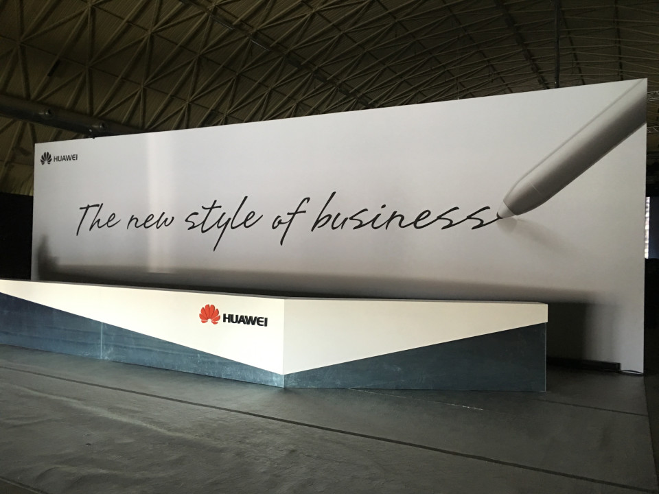 ShowTex Filled Cloth, HiSpeed RollUp, AV Drop, EasyDrape, Molton for Huawei Matebook launch