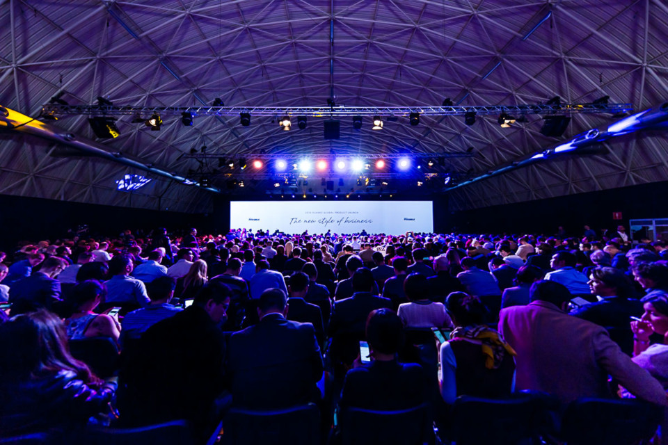 ShowTex Filled Cloth, HiSpeed RollUp, AV Drop, EasyDrape, Molton for Huawei Matebook launch
