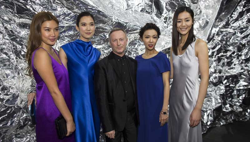 ShowTex AluShape Brut backdrop for Calvin Klein fashion show