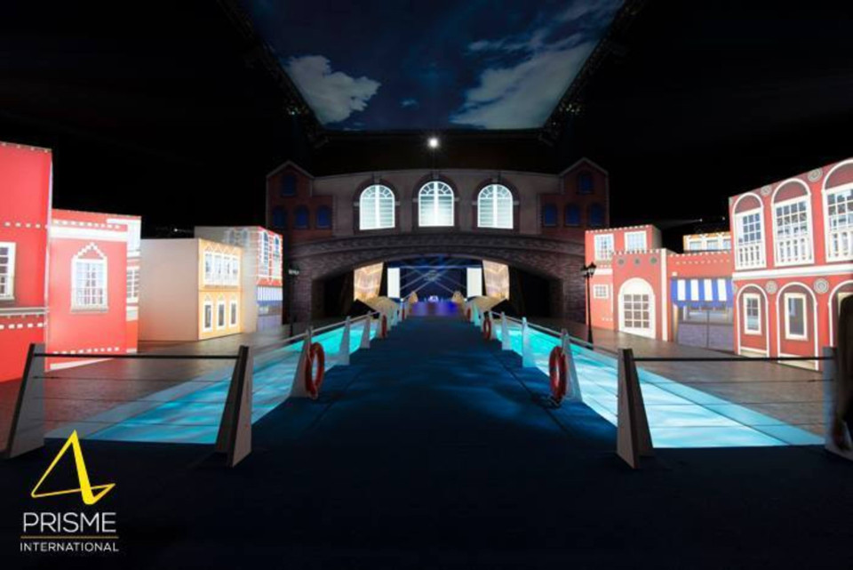 ShowTex FP High Contrast Grey, RP Off-White, GiantMirror for Dubai Water Canal