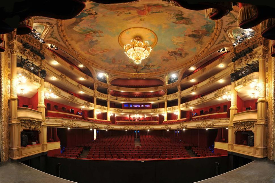 Showtex Velours Helena CS, Velours Paris CS, Blackout Colour, Blackout Double for Opéra Royal de Wallonie