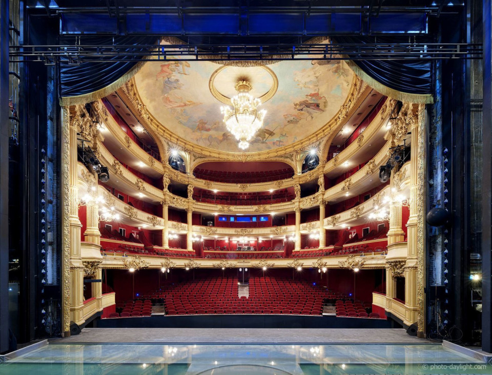 Showtex Velours Helena CS, Velours Paris CS, Blackout Colour, Blackout Double for Opéra Royal de Wallonie