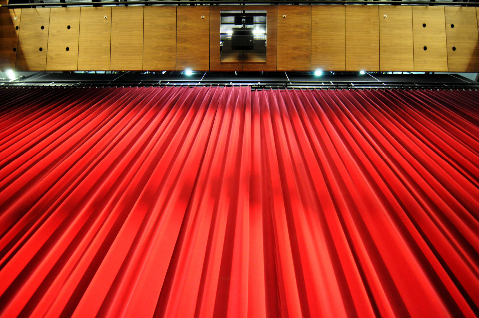 Showtex Velours Gaudi ,Wool Serge Panne, GobelinTulle, DekoTaft, DanceCarpet Double, EasyRoller DanceFloor Cart, Curtain Trolley, Pipesnap, Fastco, ShowTrack, Rail H100 for De Kom