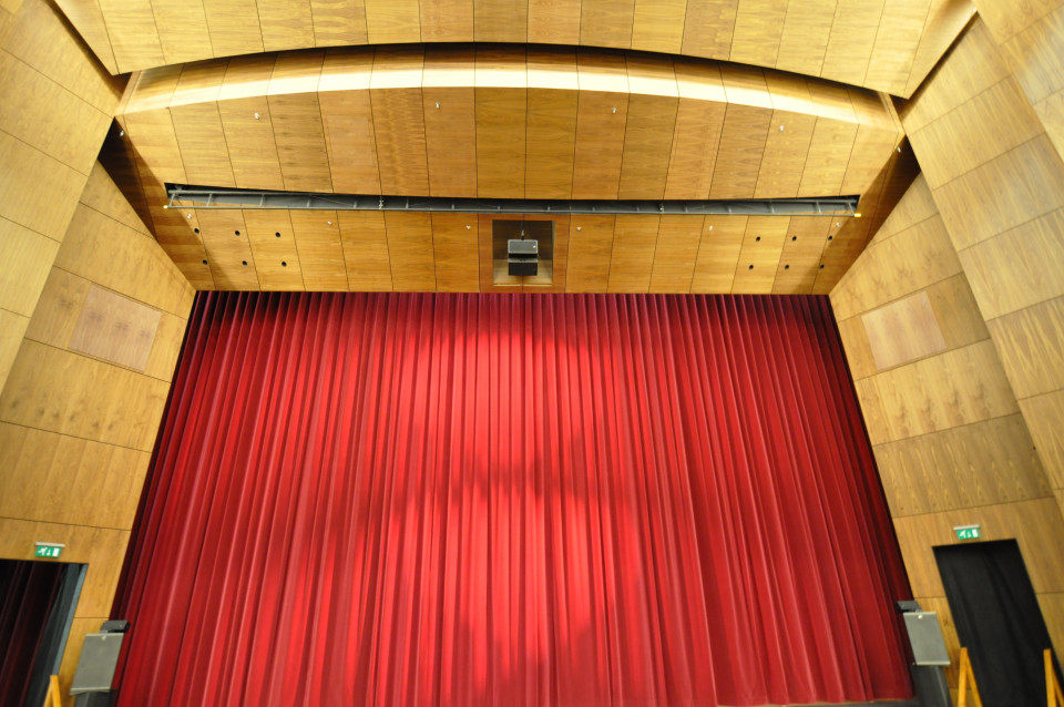 Showtex Velours Gaudi ,Wool Serge Panne, GobelinTulle, DekoTaft, DanceCarpet Double, EasyRoller DanceFloor Cart, Curtain Trolley, Pipesnap, Fastco, ShowTrack, Rail H100 for De Kom