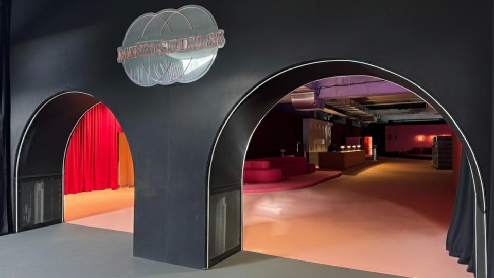 ShowTex AV Drop, Universal 250 BB Print, GiantMirror, Velours Delta CS, Molton for Mango