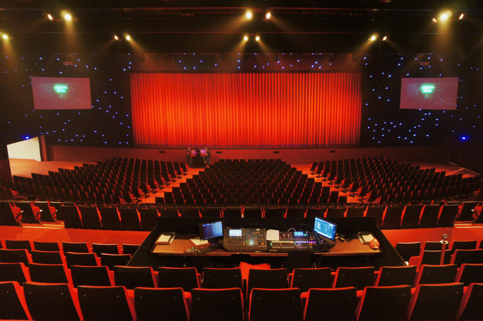 ShowTex ShowLED Classic, FP Supermat Perforato, Rail H100,ShowTrack, Single PrintFrame for Plopsa Theater