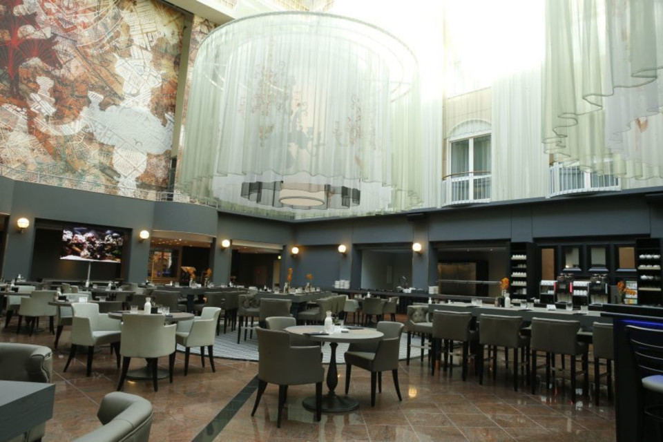 ShowTex Wool Serge Panne 540, LaserVoile, Voile CS Print, Velours Paris CS, Laser Cut Fabrics, RP Fusion, Rail H100, Single PrintFrame, Double PrintFrame for Radisson Blu atrium