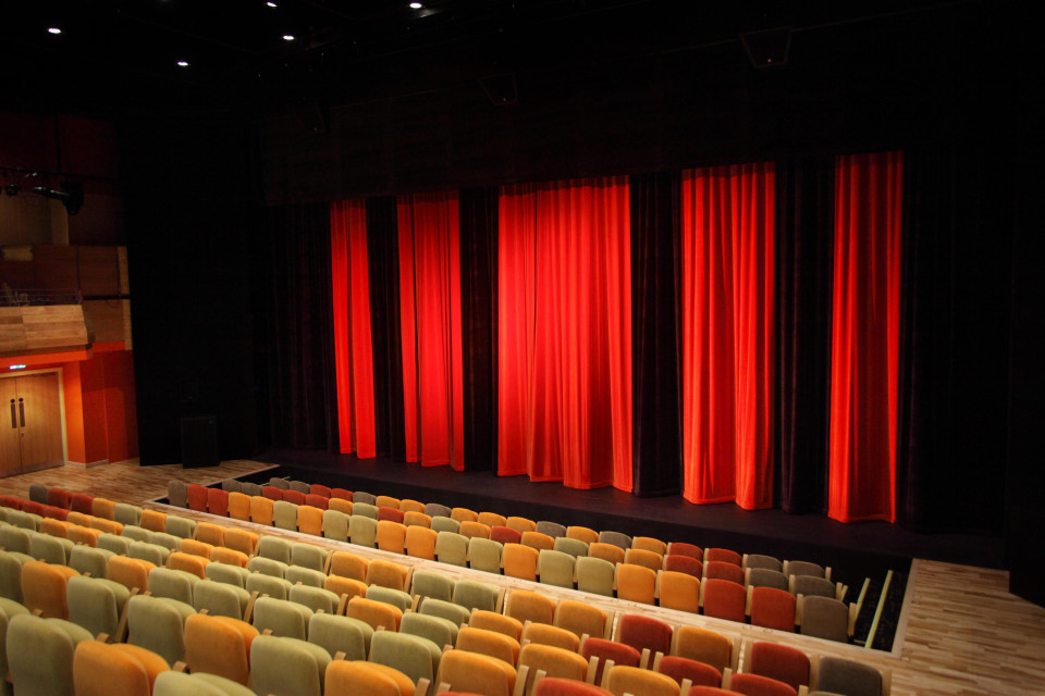 ShowTex Wool Serge Panne, Molton, ShowLED Chameleon, GobelinTulle, FP Supermat Perforato for Y Ffwrnes theatre