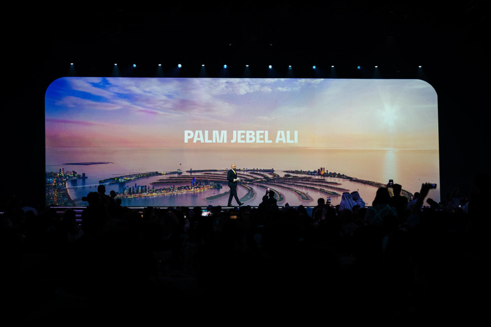 ShowTex GiantMirror, DekoMolton, Backlit Delux Print, RP Off-White, FP High Contrast, FeatherSilk for Nakheel Palm Jebel Ali Launch