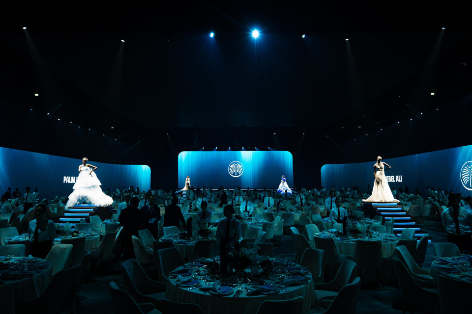 ShowTex GiantMirror, DekoMolton, Backlit Delux Print, RP Off-White, FP High Contrast, FeatherSilk for Nakheel Palm Jebel Ali Launch