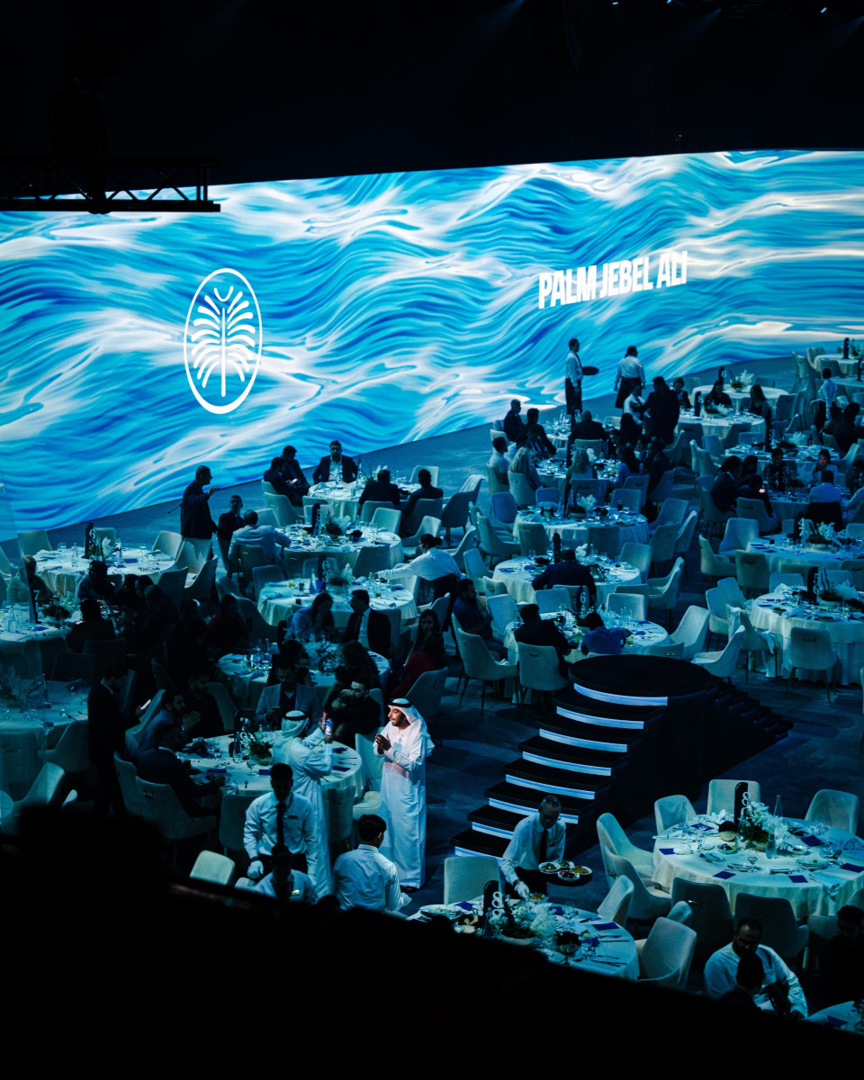 ShowTex GiantMirror, DekoMolton, Backlit Delux Print, RP Off-White, FP High Contrast, FeatherSilk for Nakheel Palm Jebel Ali Launch