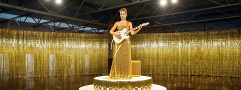 ShowTex SlitDrape for Woman in E - Ragnar Kjartansson