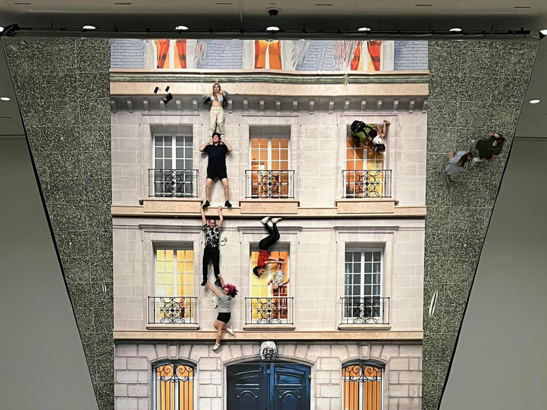 Leandro Erlich defies gravity with ShowTex mirror foil.