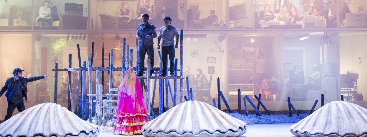 Werner Kmetitsch The Pearl Fisher features a circular projection screen by ShowTex