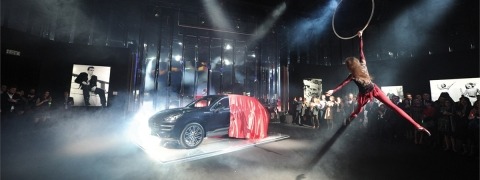 Launch Porsche Macan, Italy AutoReveal 300 - reveal system